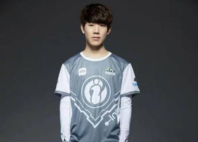 baz 和 kyousuke 在与八名主播的对抗中作弊 — 他们如何赢得 AWP Dragon Lore